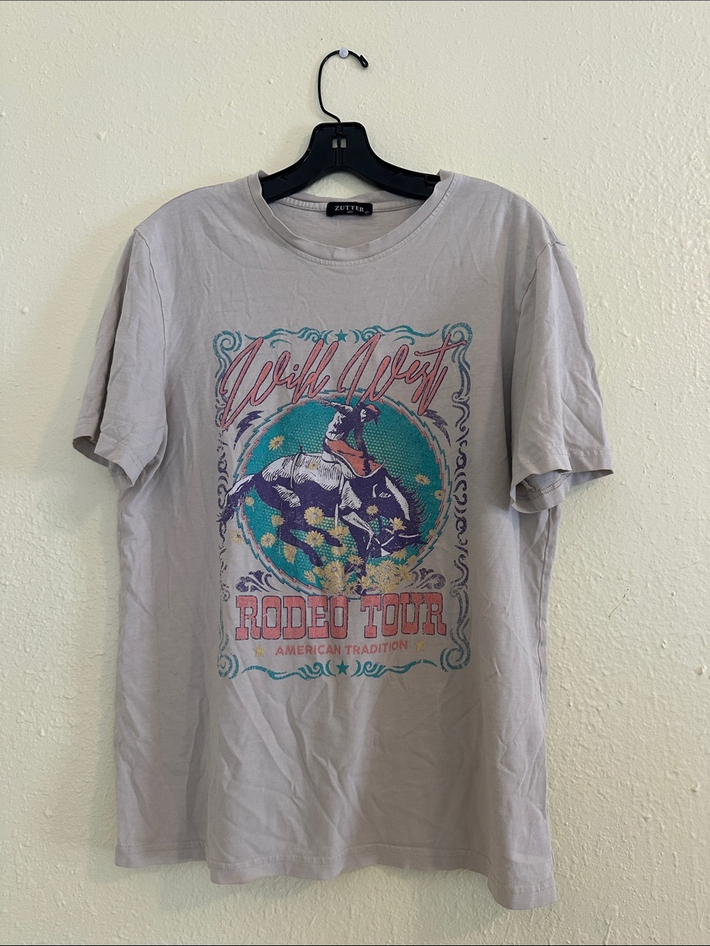 Wild West Rodeo Tour Graphic Tee - ZUTTER - Light Gray EUC